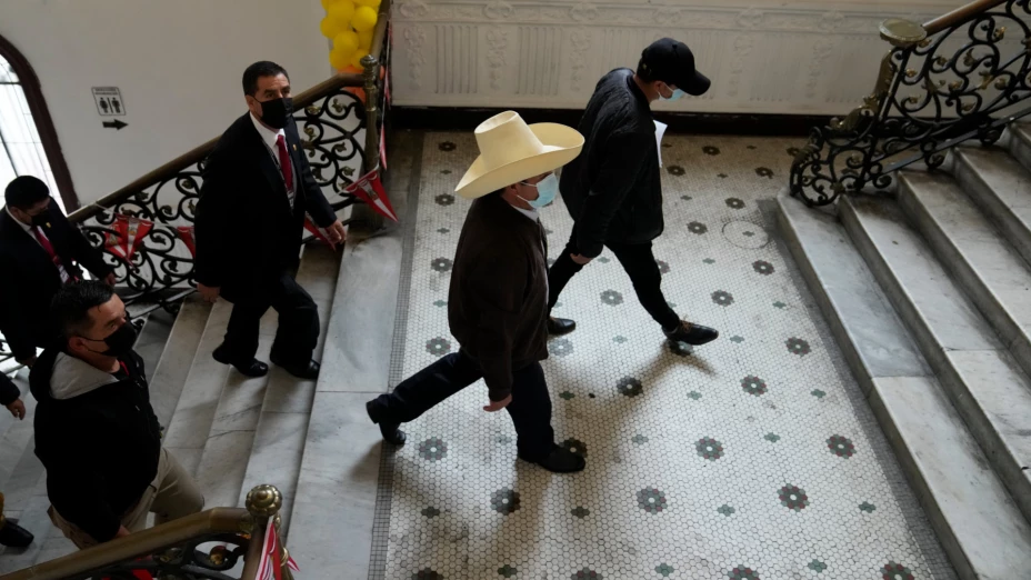 El candidato presidencial Pedro Castillo con sombrero.