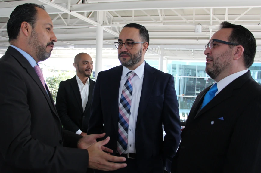 Oscar Hernández, director operativo de Azteca Social dando la bienvenida a UNICEF
