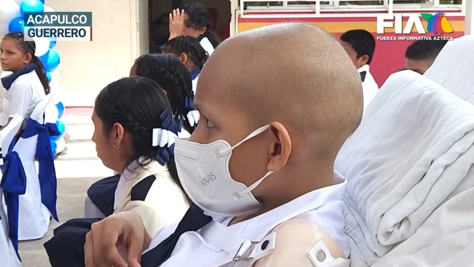 Luisito Moreno cumplió su sueño de graduarse y recibir su diploma en Acapulco