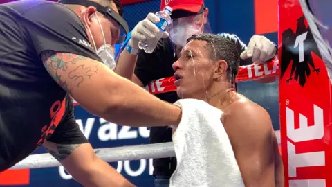 Miguel “Alacr&aacute;n” Berchelt vs Eleazar “Tronco” Valenzuela Box Azteca 