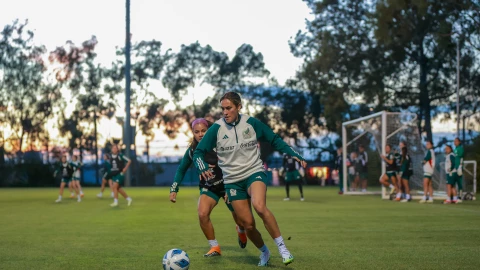 Jasmine Casarez y Cristina Ferral entrenando con Selección Mexicana Femenil.jpg