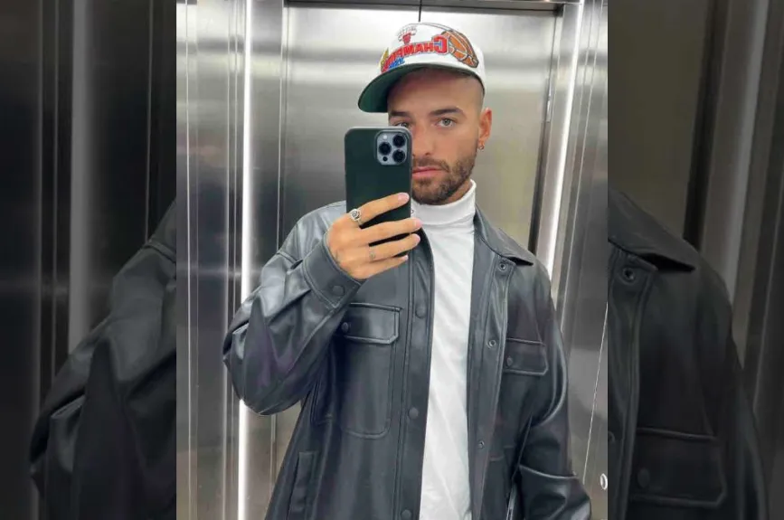 Maluma foto en el espejo.jpg