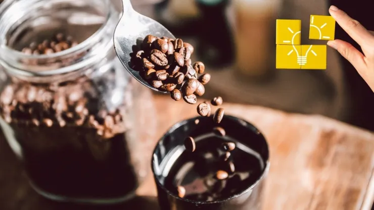 Manualidades con frascos 3 ideas para diseñar dispensadores de jabón con envases de café.jpg