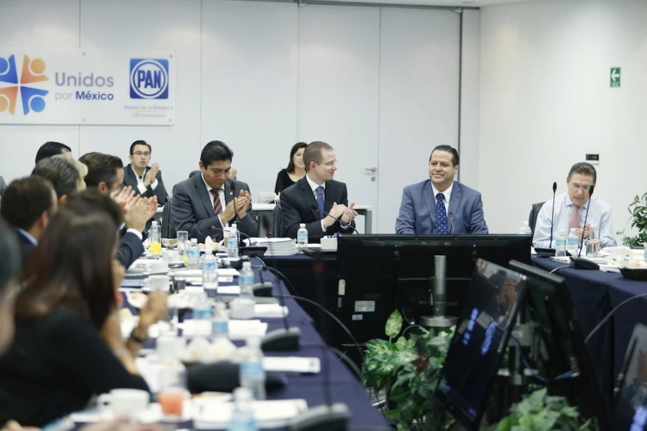 Reunión de senadores panistas