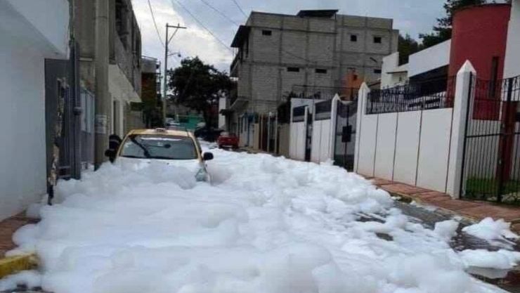 Espuma-invade-calles-de-Tulancingo-tras-fuerte-lluvia