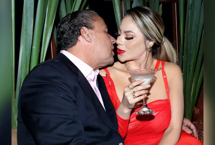 Afredo Adame revela que aún no ha tenido intimidad con Magaly Chávez.