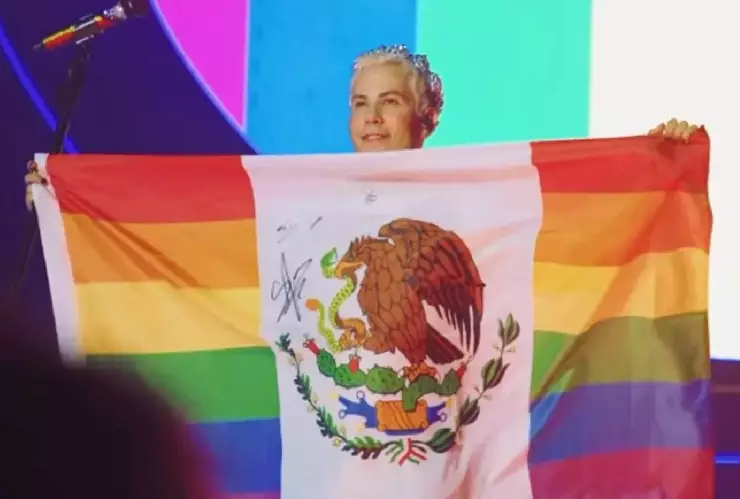 Esta es la MULTA que podría recibir Christian Chávez por al modificar la Bandera de México