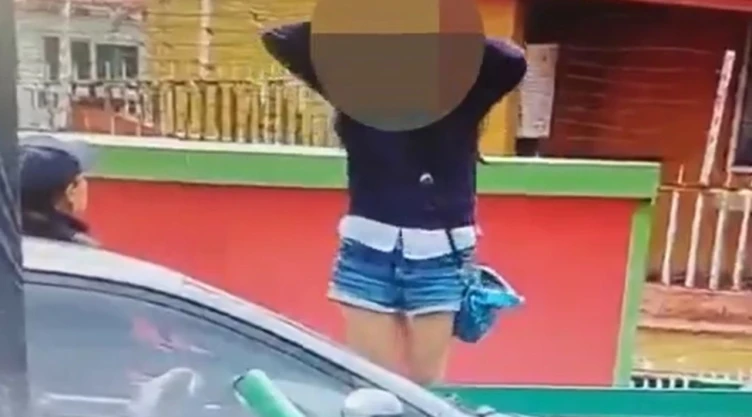 Policías-protagonizan-milagroso-rescate-en-Tlalnepantla_-mujer-quedó-suspendida-del-Segundo-Piso-Bic.webp