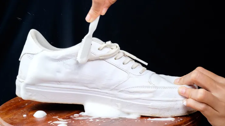El truco sin lavadora para que tus tenis recuperen su color blanco. ¡Es muy sencillo!
