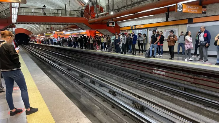 Retrasos de más de 15 minutos en el Metro CDMX y Metrobús este 18 de julio