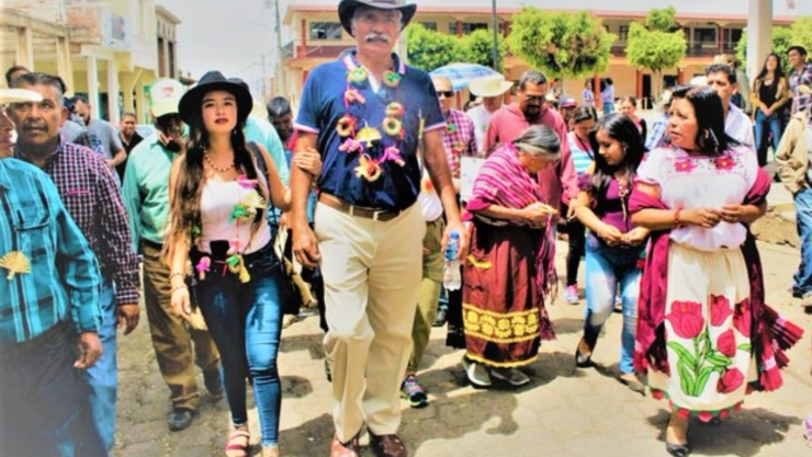 miereles-esposa-estefania-valdes-candidata (1).jpg