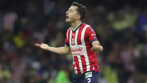 Alan Mozo celebra el gol de Chivas ante el América