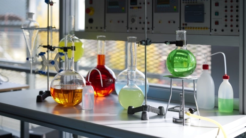 Un balón se puede encontrar en un laboratorio de química