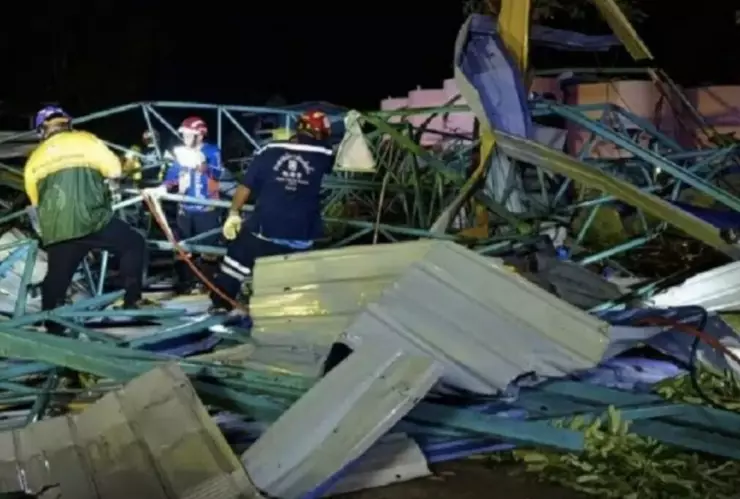 Fuertes vientos derrumban el techo de una escuela en Tailandia; mueren cuatro niños