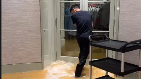 drake se le inunda la casa tras lluvias en toronto.jpg