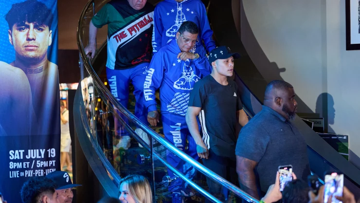 Isaac Pitbull Cruz pelea Ángel Fierro