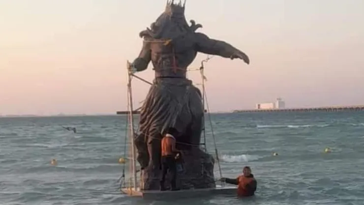 ESTATUA DE POSEIDÓN
