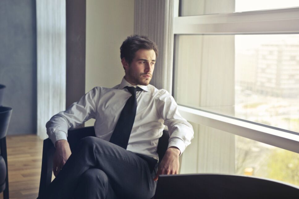 hombre elegante aseado
