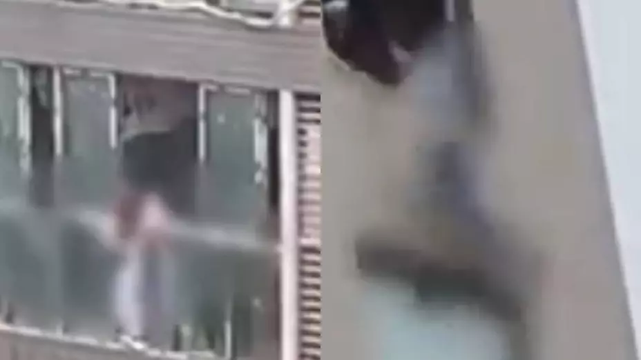 Mujer arroja a su hijo del balcón