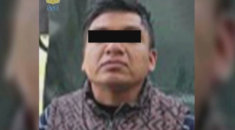 detienen-hombre-presuntamente-asaltó-pasajeros-réplica-subametralladora-azcapotzalco-c2-poniente