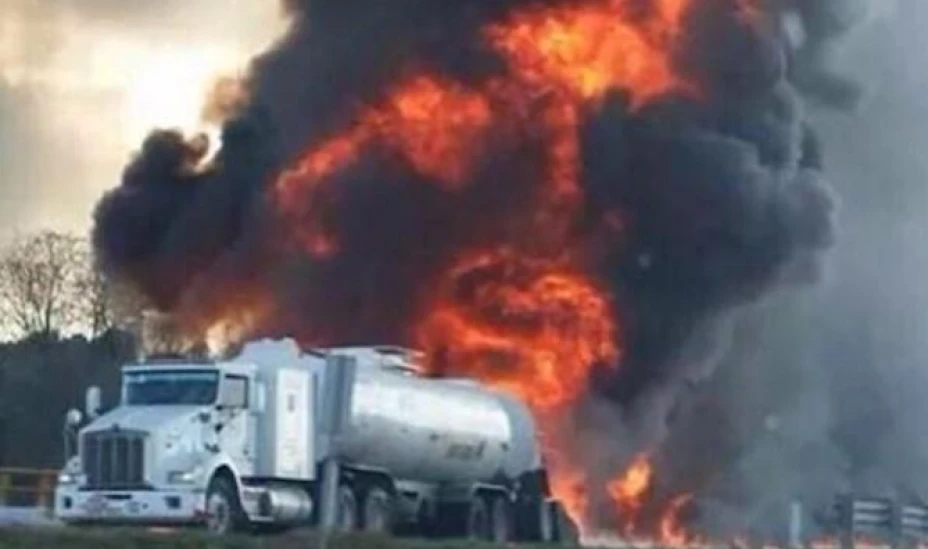 En el lugar se encuentran bomberos y unidades de Protección Civil municipal