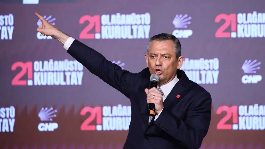 Ozgur Ozel, líder del Partido Republicano del Pueblo, en Turquía.