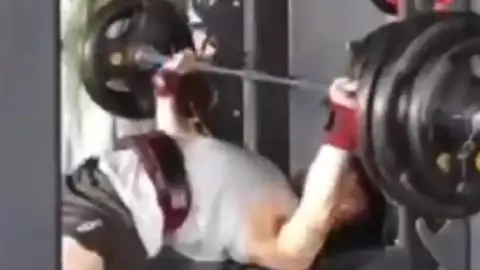 VIDEO_ Hombre muere en rutina de ejercicio peligrosa; grabó la escena.jpg