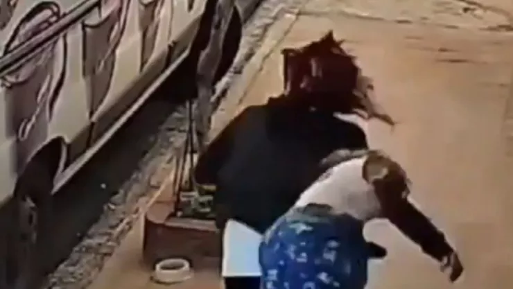 Pitbull ataca a señora mayor mientras caminaba