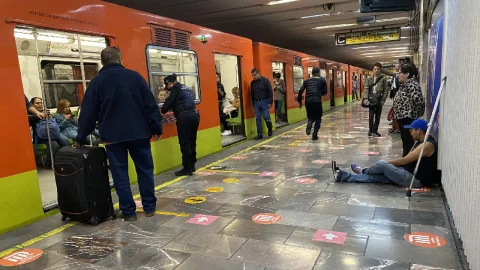 La Línea 3 del Metro CDMX hoy 20 de agosto de 2023, que va de Indios Verdes a Universidad, se detuvo luego de que una persona presuntamente se arrojara a las vías.