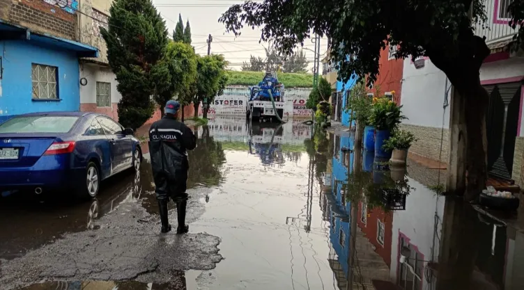 Las brigadas Conagua realizan un operativo de emergencia en apoyo a la población en CDMX.