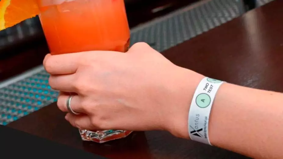 pulseras detectar bebidas adulteradas