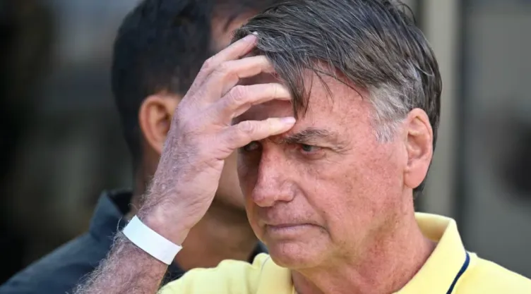 Jair Bolsonaro es hospitalizado en Brasilia tras sufrir crisis de salud en arresto domiciliario