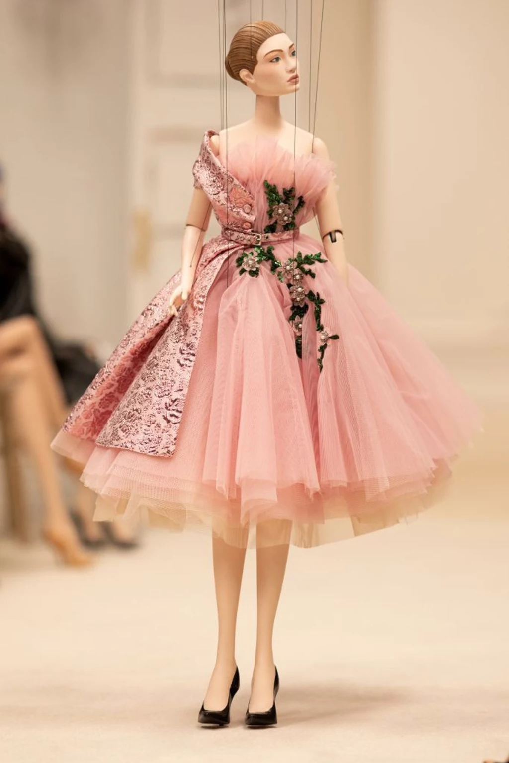 moschino-ss-2021-02.jpg