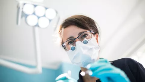 Canadá ofrece vacante para dentista con sueldo de más de 70 mil pesos