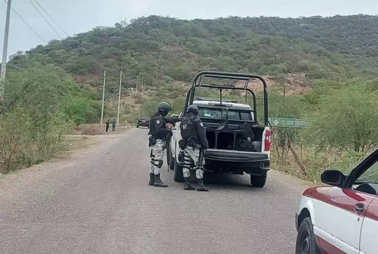 Oaxaca familia policías.jpg