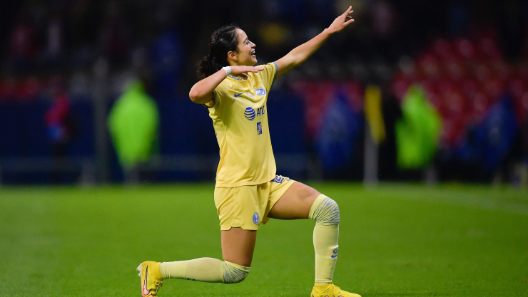 Scarlett Camberos imita el festejo de Cuauht&eacute;moc Blanco