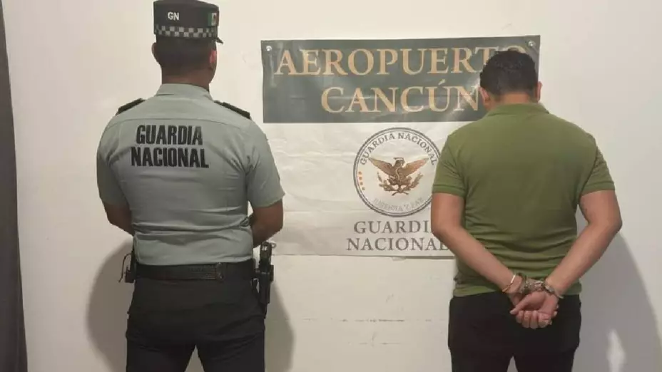 Tras denuncia de turista canadiense, detienen a taxista de Cancún por cobrar mil dólares por servicio de traslado.jpg
