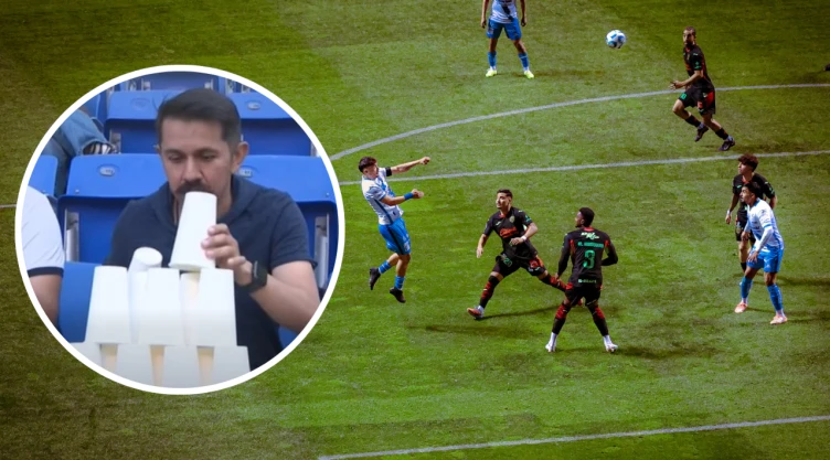 VIDEO: Familia mata el aburrimiento en pleno partido con un divertido juego desde la tribuna