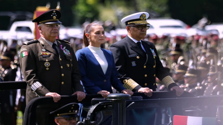 Claudia Sheinbaum tiene un cargo militar, el cual es Comandanta Suprema de las Fuerzas Armadas.
