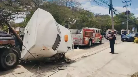 choque entre pesadas unidades avenida aviacion