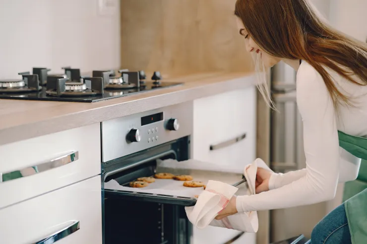Las mejores ideas para usar el horno de la estufa de tu cocina, según expertos