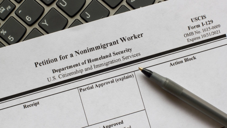 Un formulario del USCIS.