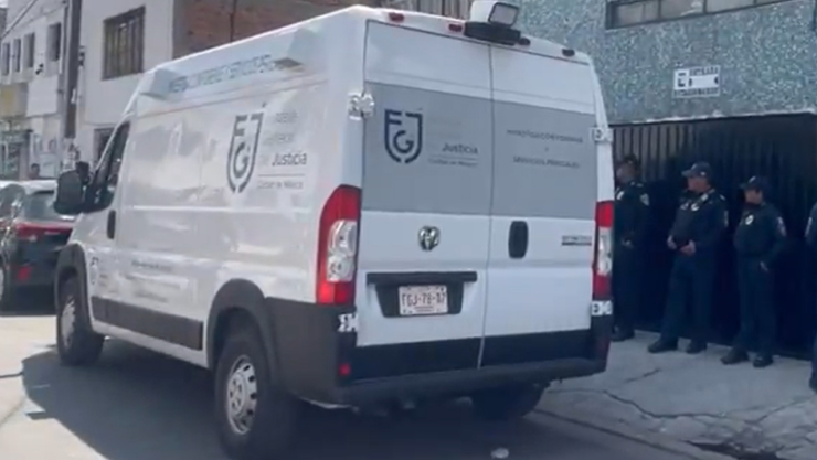 Policías de la SSC y peritos acudieron al lugar de los hechos.