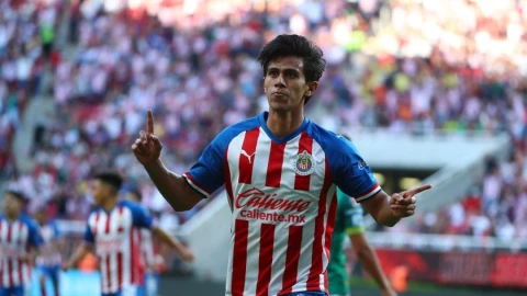 JJ MACÍAS SE QUEDA EN CHIVAS