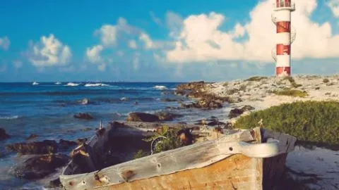 Conoce el faro ubicado en Punta Cancún