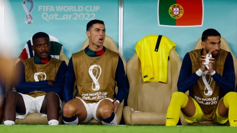 Cristiano Ronaldo lo vive desde la banca de Portugal