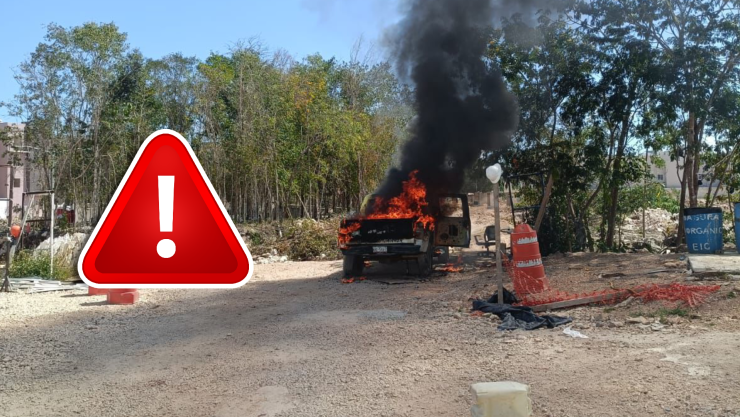 ¡ATENTOS! Fuego consume camioneta en el fraccionamiento Real Lucerna de Playa del Carmen.webp