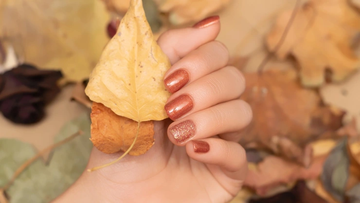 9 diseños de uñas bonitas para otoño: para todos los tonos de piel y edades