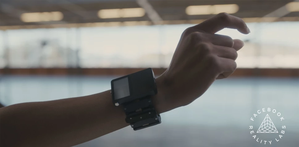 Facebook prepara una pulsera para controlar dispositivos con la mente