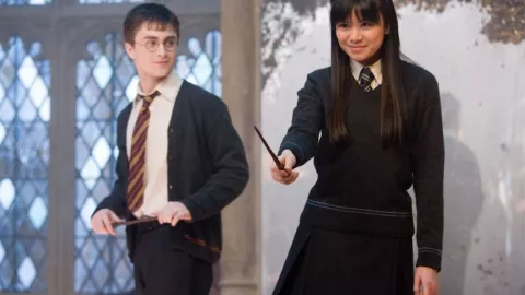 Estrella de popular saga rompe el silencio el bullying y racismo que sufrió tras Harry Potter